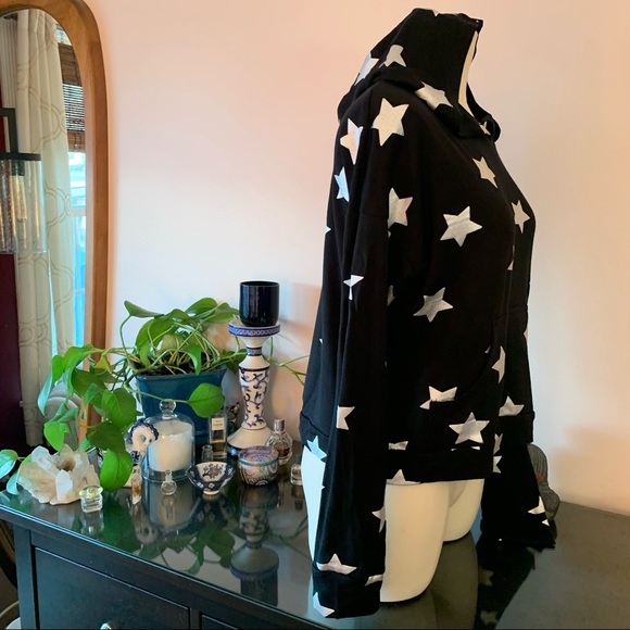 L.N.V. Silver metallic star cropped hoodie - Picture 4 of 9